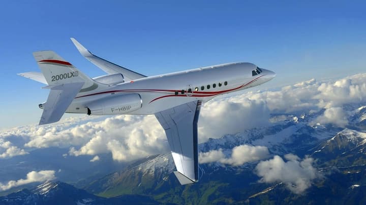 Dassault Falcon 2000LXS versatile business jet with short runway capability and luxury cabin